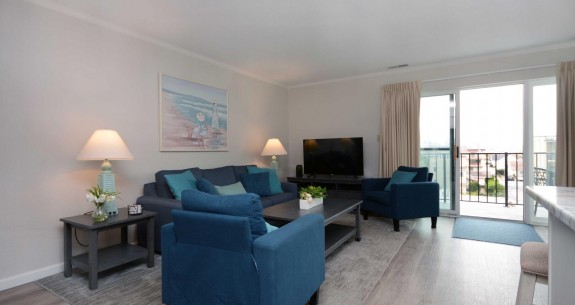 Sea Lure II 304 Living Area