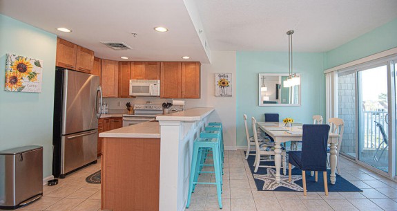 Captiva Bay 104 Kitchen and Dining Area