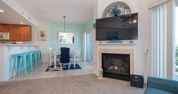 Captiva Bay 104 Living/Dining Area