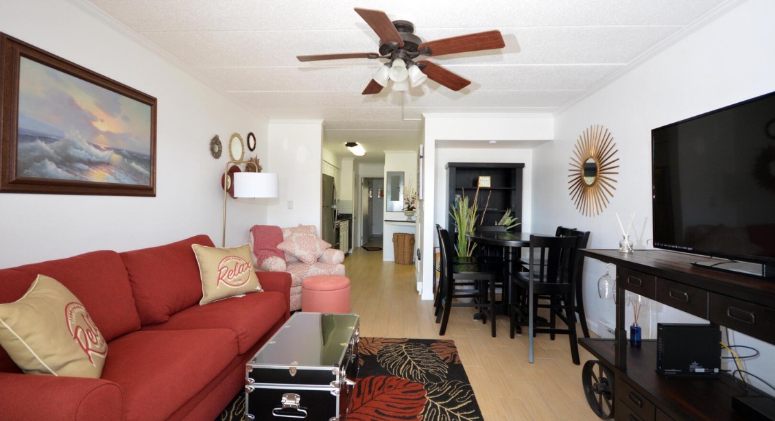 Living Area-Diamond Head 302