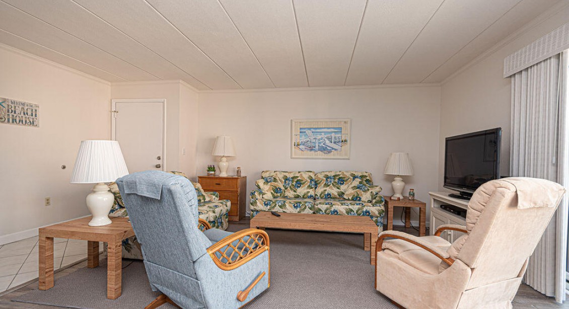 PURNELL HOUSE 405 - LIVING-AREA