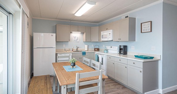 PURNELL HOUSE 405 - KITCHEN
