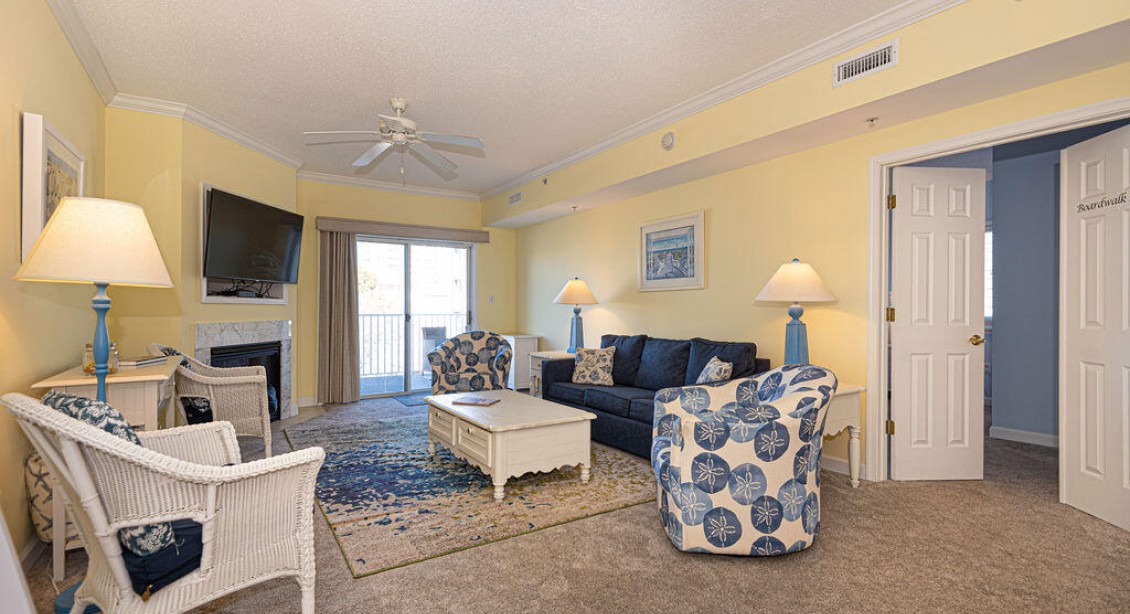 Astoria 201-203, Living Area Unit 201 
