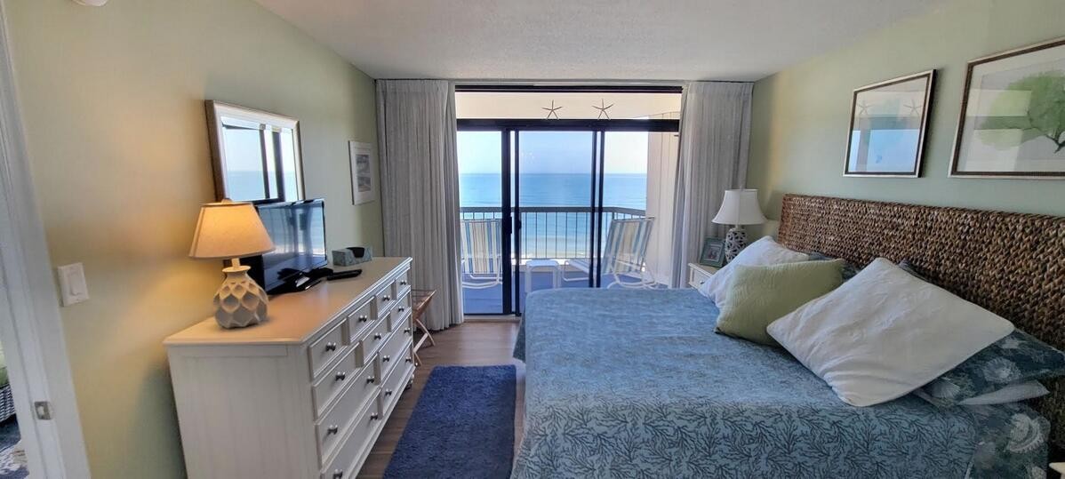 OCEAN-FRONT-MASTER-BEDOOM