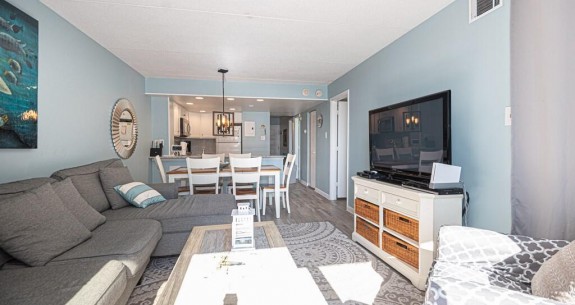 Sea Watch #318 Living-Area