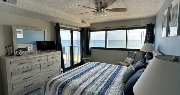 OCEANFRONT-BEDROOM