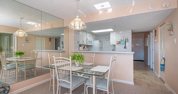 DINING-AREA-1117-SEA-WATCH-OCEAN-CITY