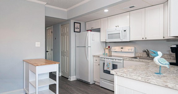 KITCHEN-AREA-SURFSIDE-80-WEST-101