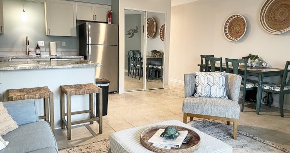 SUNSPOT 303 - KITCHEN & DINING AREA