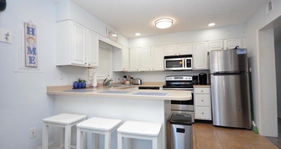 112 NEWPORT BAY DR. #B- DINING-AREA