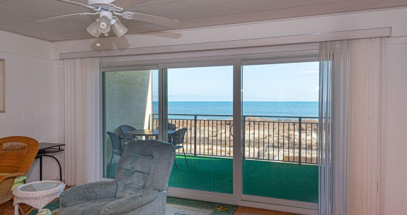Beachloft 3G- Living Room-Oceanfront Balcony