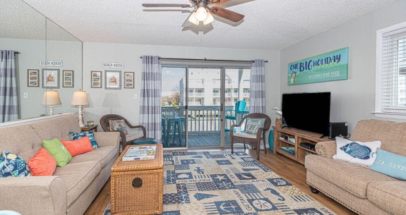 Hidden Harbor F-119 Living Room area