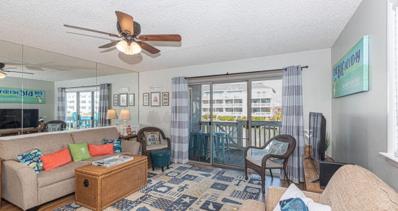 Hidden Harbor F-119 Living area