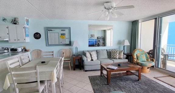 Carousel 1606 Living Area