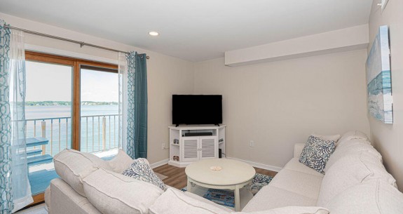 CRAB COVE ON THE BAY 404 - LIVING-AREA