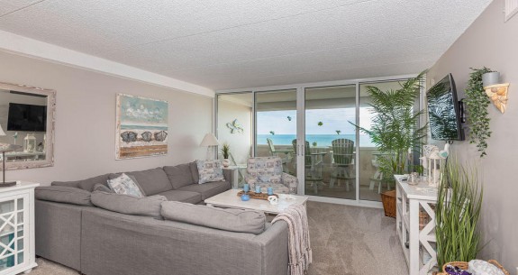 Atlantis 607 Living Area