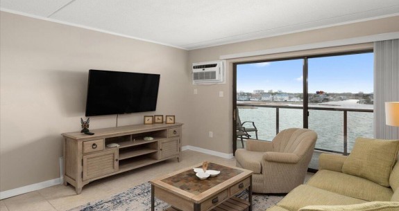  Harbour Sails 504 - Bayfront living room 