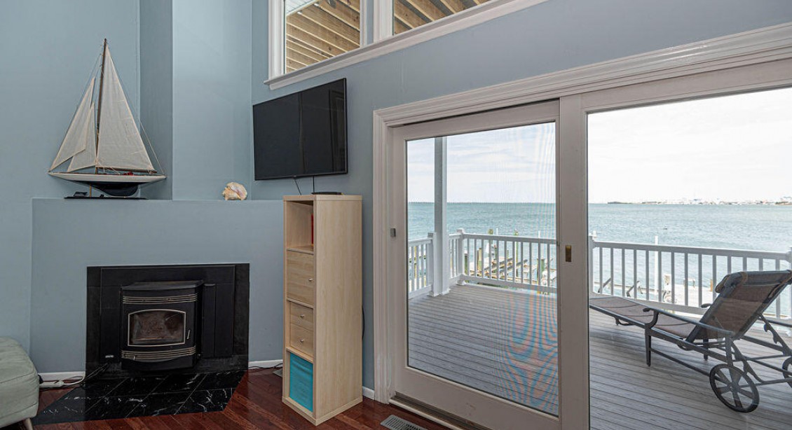 WILD BAY LANDING 2-LIVING-AREA-BAY- FRONT