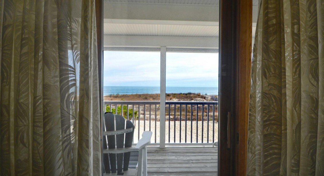 OCEANFRONT-MASTER-BEDROOM-VIEW