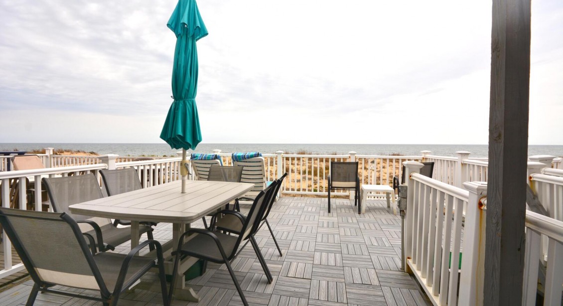 OCEAN-FRONT-SUN-DECK