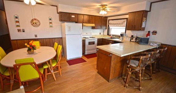 Sea Raider 302 Kitchen/Dining Room