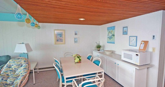 Beachloft 1-D Dining Area