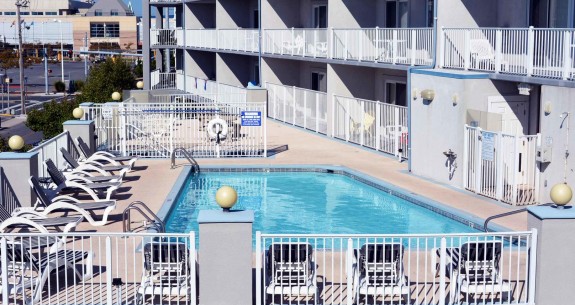 Surf Watch 304 Outdoor Pool