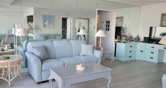 Capri #1009 Living Area