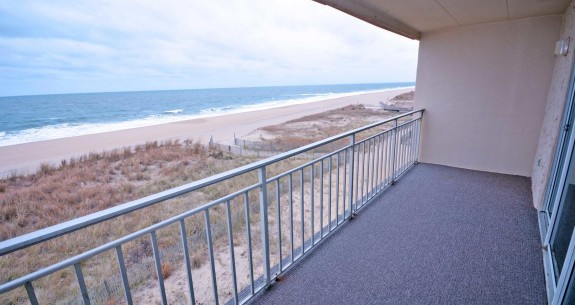 Oasis North 3-S Large Ocean Front Balcony