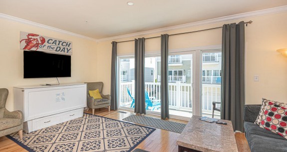 LIVING-AREA-112B-BROAD-MARSH-OCEAN-CITY