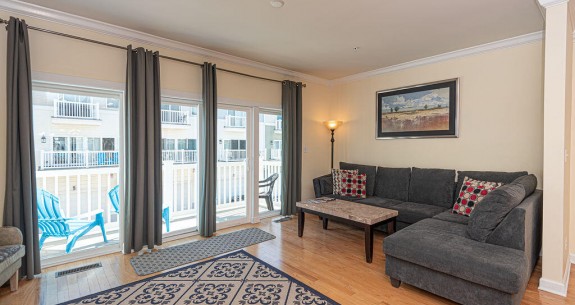 LIVING-AREA-112B-BROAD-MARSH-OCEAN-CITY