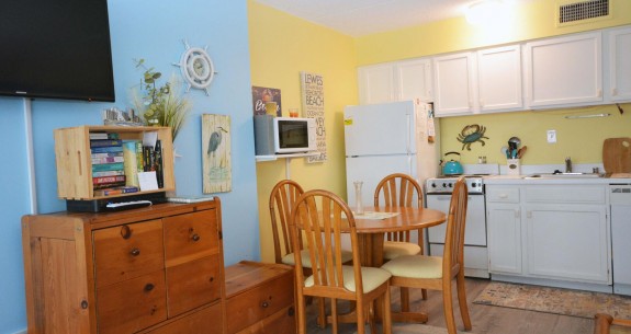 KITCHEN-DINING-AREA-1202-ATLANTIS-OCEAN-CITY