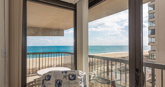 SEA WATCH 614 - LIVING-ROOM-VIEW