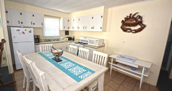 DINING-AREA-BRASS-EAGLE-3-OCEAN-CITY