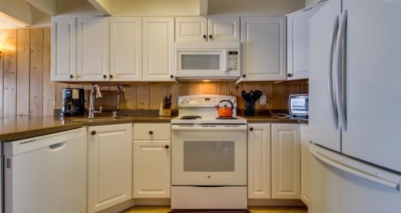 Flipper's Seacret Full-Size Kitchen