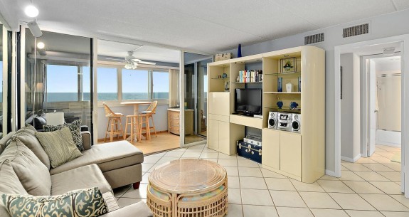 Atlantis 209 Living Area