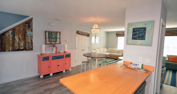 Nowalk to the Beach B Dining-Area