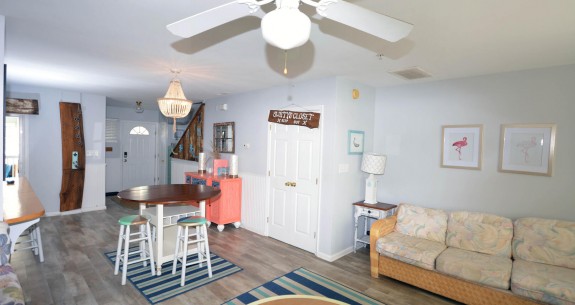 Nowalk to the Beach B Living-Dining-Area