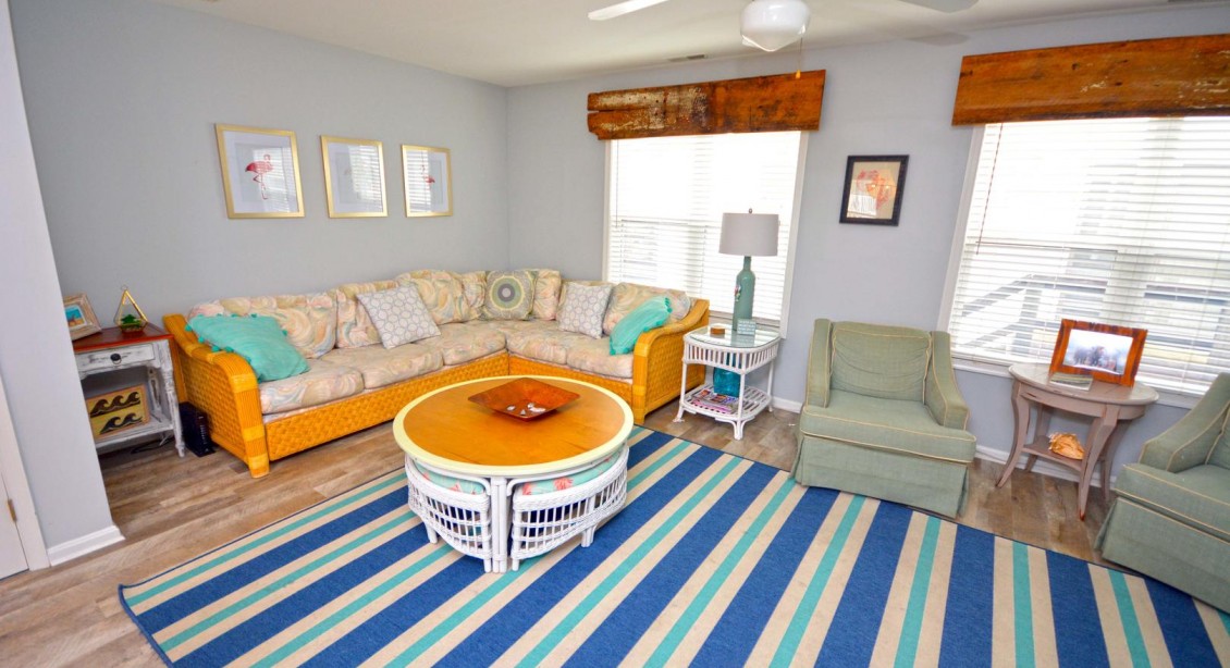 Living-Room Nowalk to Beach-B