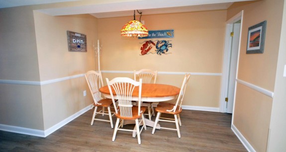 Dining area at MISTY SEA 402